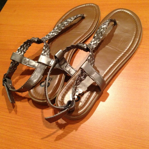 Sandals - Picture 2 of 4