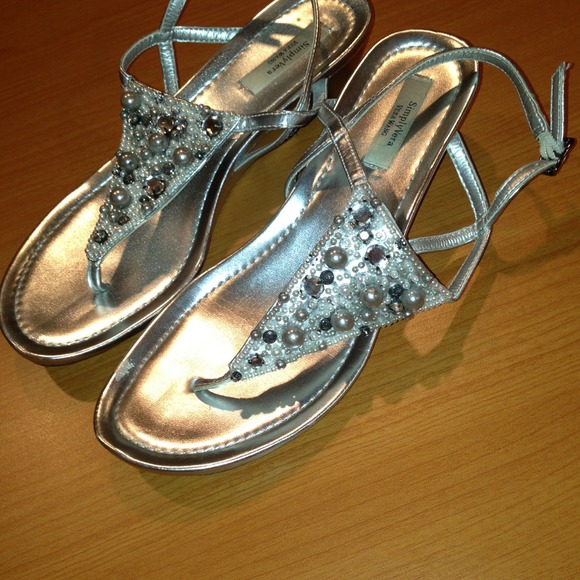 Sandals - Picture 3 of 4