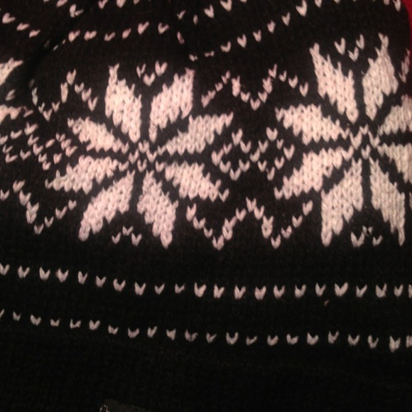 black winter christmas type beanie ❄️⛄️ - Picture 2 of 2