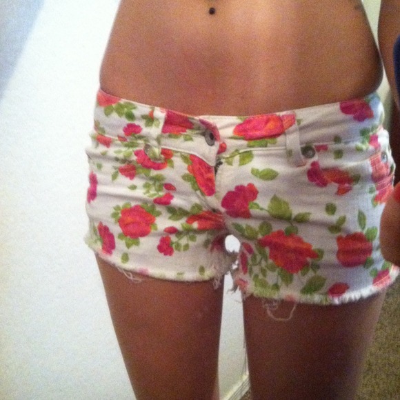 Adorable floral shorts 🔴REDUCED🔴