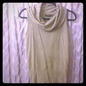 Sleeveless turtle neck