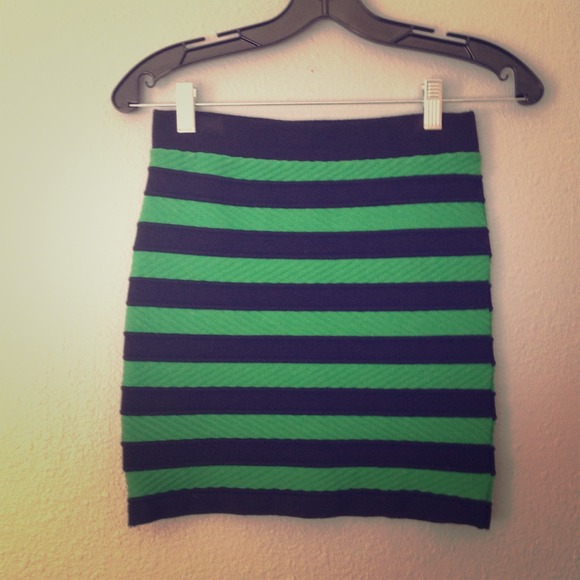 ✳SOLD✳ Forever 21 Green &Black Striped Skirt