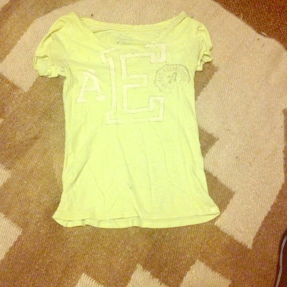 American Eagle yellow tee