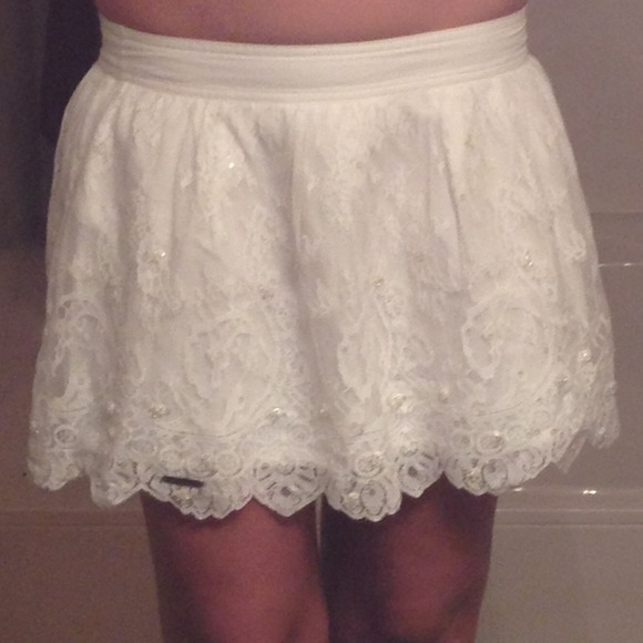 NWOT White Lace Mini Skirt