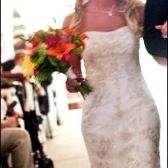 Beautiful fitted wedding dress( make an offer!)