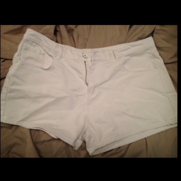 💢💢Sold in bundle💢💢White pants size 16 NWOT - Picture 1 of 3