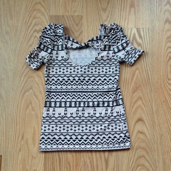 Aztec Pattern Blouse ****TRADED**** - Picture 2 of 2