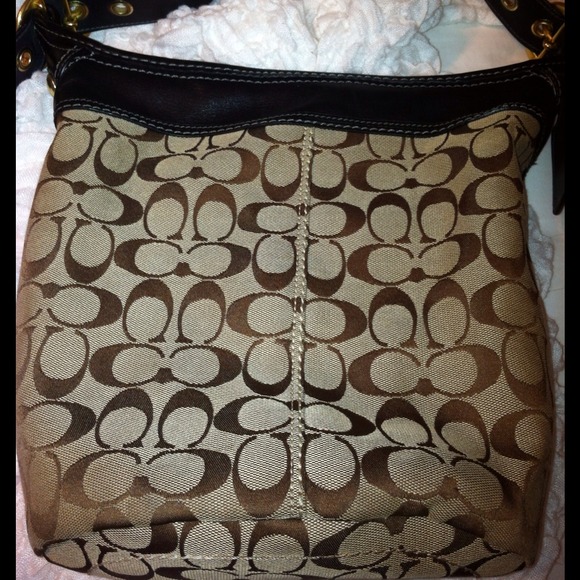 Authentic Coach Convertible Bucket Tote💕 - Picture 2 of 4