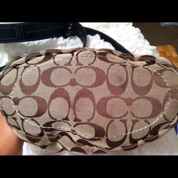 Authentic Coach Convertible Bucket Tote💕 - Picture 3 of 4