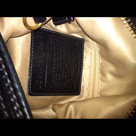 Authentic Coach Convertible Bucket Tote💕 - Picture 4 of 4