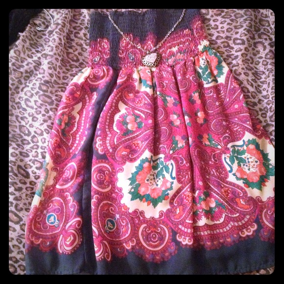 Cute floral/patterned dress!