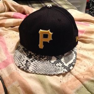 Pittsburgh Pirates snap back flat bill hat