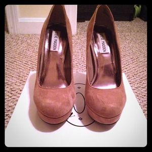 'Caryssa' Blush Suede Pumps