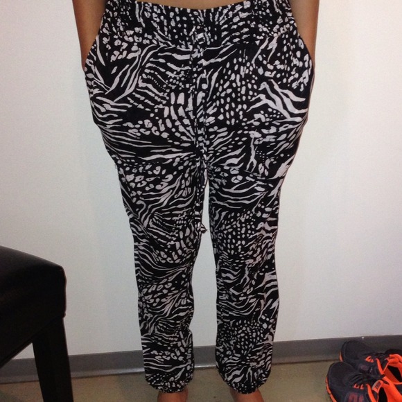 Parachute printed pants - Picture 2 of 3