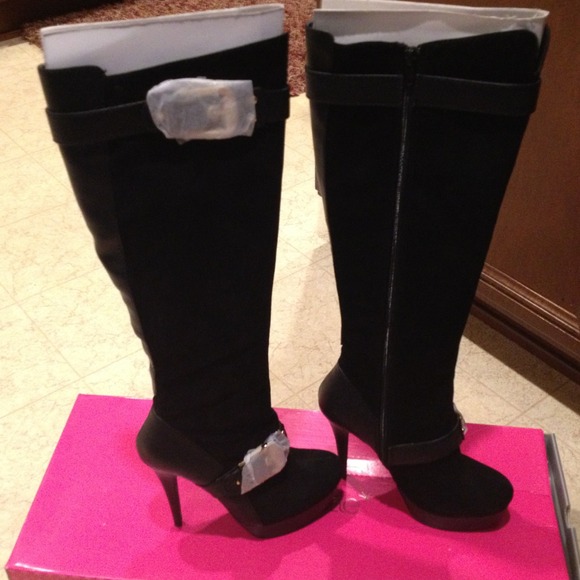 Brand new shoe dazzle Lourdes boots