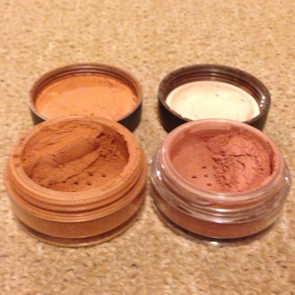 Bare minerals face powder and blush - Picture 2 of 2