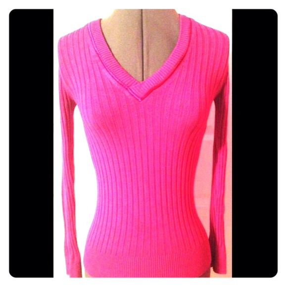 Raspberry knit sweater by Express Design Studio. - Picture 1 of 4