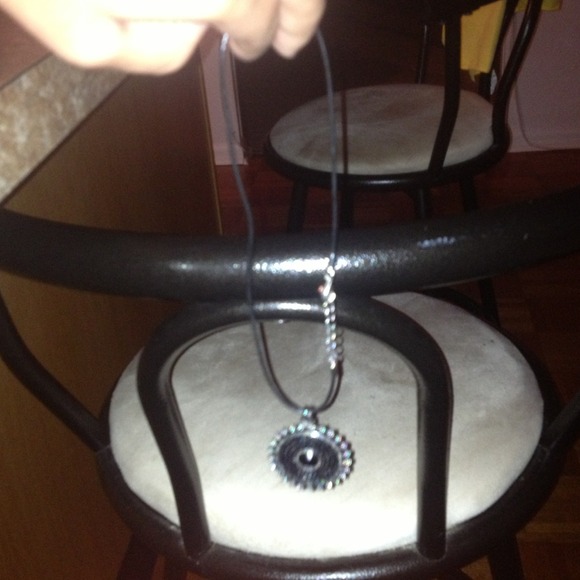 Neck less - Picture 4 of 4