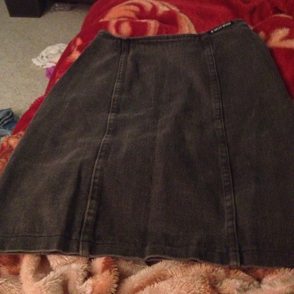 Retro black denim skirt