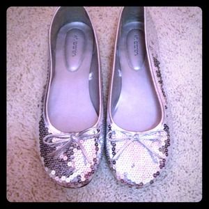Xhilaration sparkle silver flats - Size 9.5
