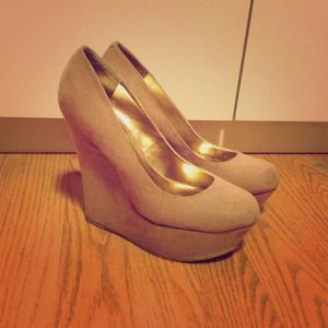 Nude suede wedge size 6.5