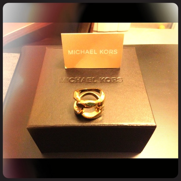 Michael Kors Ring. Gold. Authentic