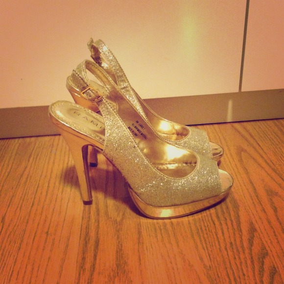 Gold glitter rampage pump size 6