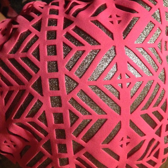 NWOT HOT PINK WITH SPARKLES BIKINI TOP👙 - Picture 2 of 2