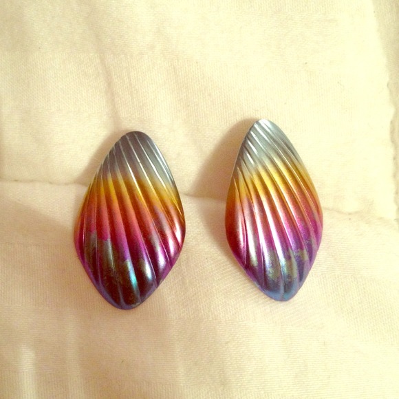 Earrings - Picture 1 of 1