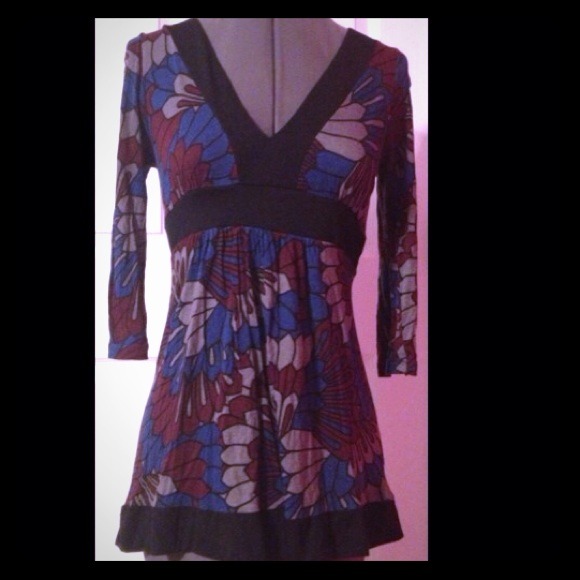 Only worn once, cute retro tunic. Size small.