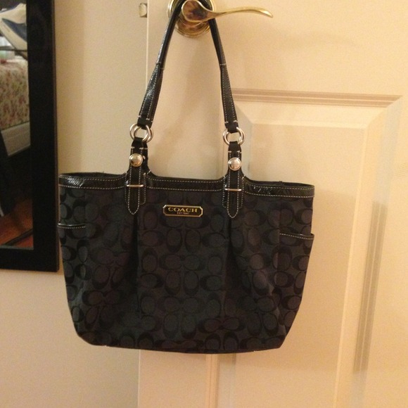 Coach hand bag black color