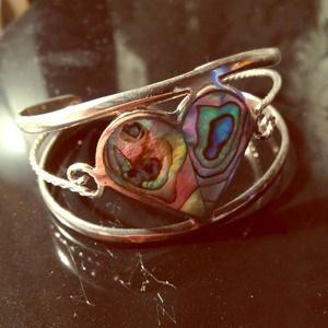 Vintage Alpaca heart onyx cuff ! 😍