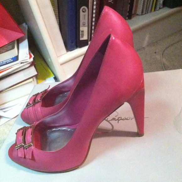 Shiny pink BCBG open toe pumps - Picture 2 of 4