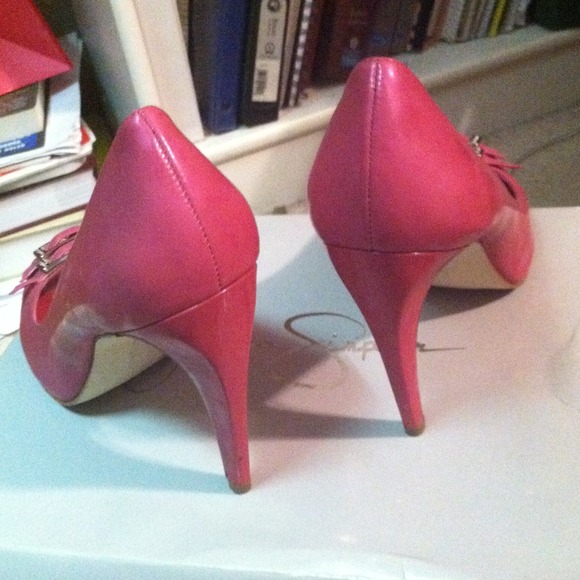 Shiny pink BCBG open toe pumps - Picture 3 of 4