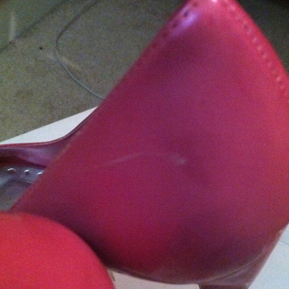 Shiny pink BCBG open toe pumps - Picture 4 of 4