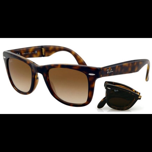 Ray Ban Folding Wayfarer in tortoise