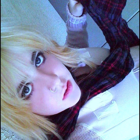 2 scarfs, one plaid and one red!