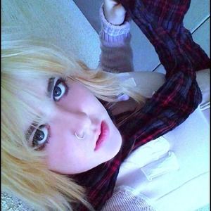 2 scarfs, one plaid and one red!