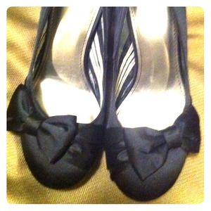 ADORABLE BLACK BOW HIGH HEELS