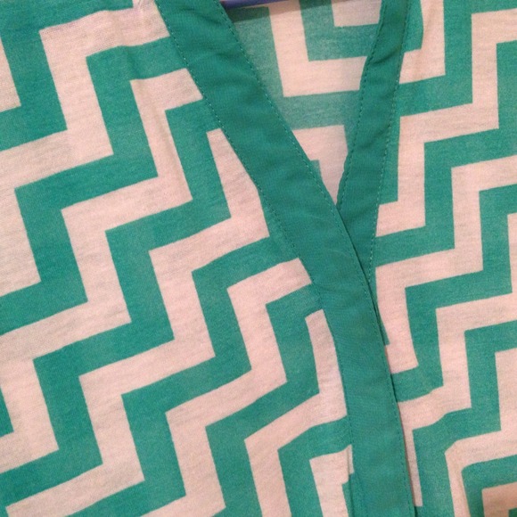 ❌❌SOLD in bundle❌❌Chevron top - Picture 2 of 4