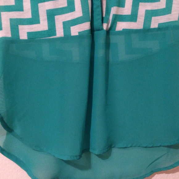 ❌❌SOLD in bundle❌❌Chevron top - Picture 3 of 4