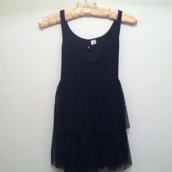 Super cute top! Great condition!