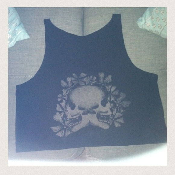 🔴SOLD🔴brandy melville crop tank - Picture 3 of 3