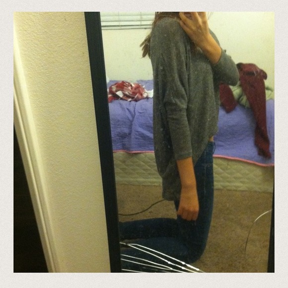 🚫SOLD🚫hi low sweater🐣