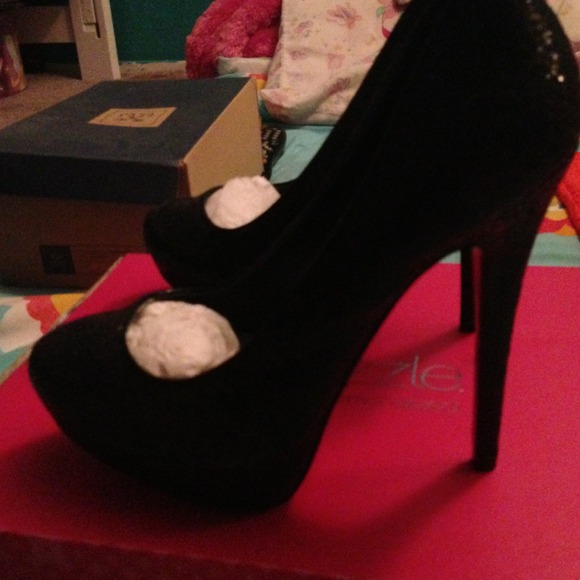 Black sparkly heels . - Picture 2 of 4