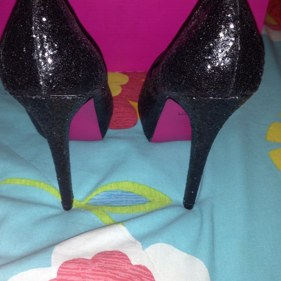 Black sparkly heels . - Picture 3 of 4