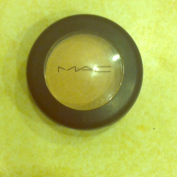 MAC eyeshadow in BRULE