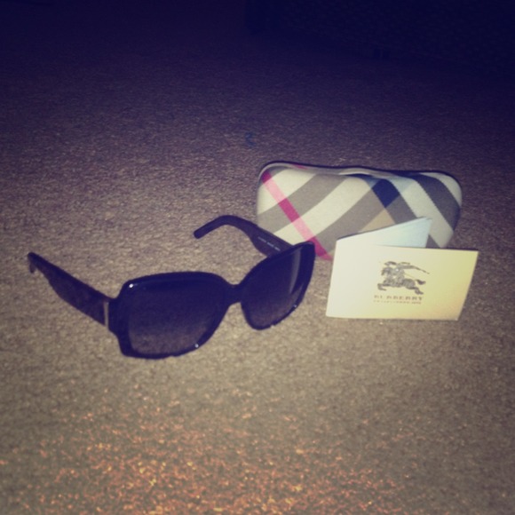 AUTHENTIC Burberry Sunglasses - Picture 1 of 2