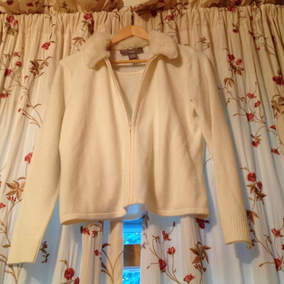 Sweater - Picture 2 of 4