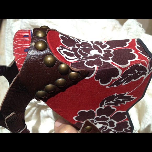 π«π«π«SOLD Miu Miu wedgesπ«π«π« - Picture 4 of 4